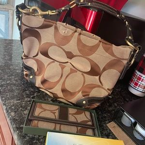 matching coach set, little damage to top of purse.